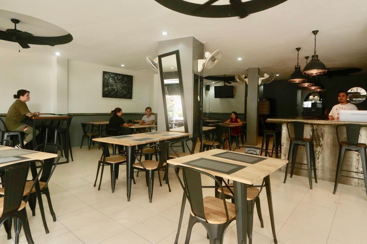 C&C Residence Bistro Restaurant Pattaya Buitenkant foto